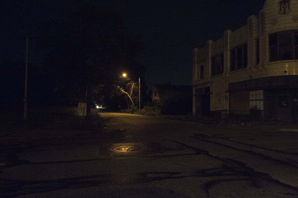 This corner of Gratiot Avenue is dark. 