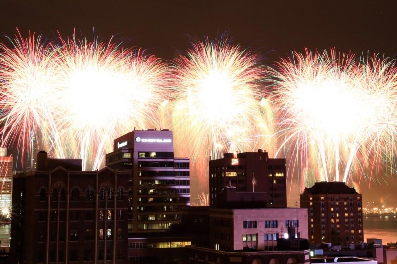 7 incredible photos from Detroit’s fireworks Motor City Muckraker