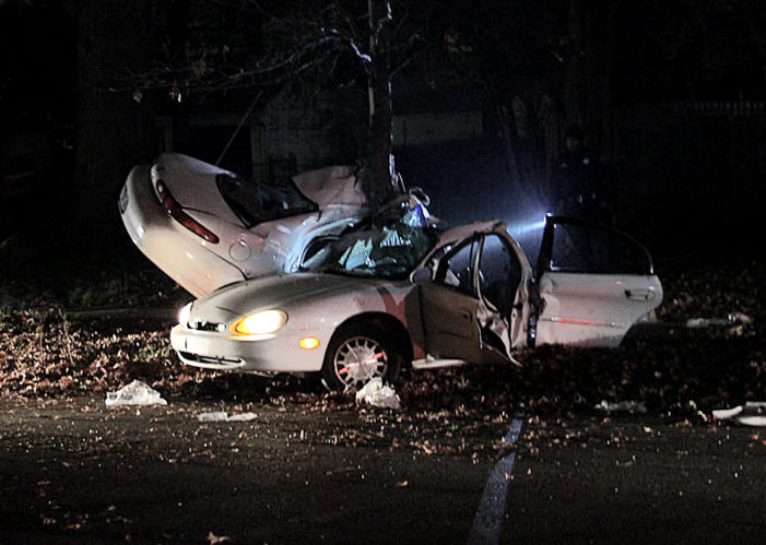 Police chase ends with fleeing car sliced in half, at least 1 dead, in Detroit