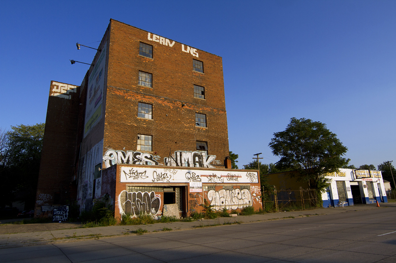 Abandoned commercial building, 7650 Gratiot 