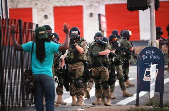 Powerful images show clash between zealous police, protesters in Ferguson