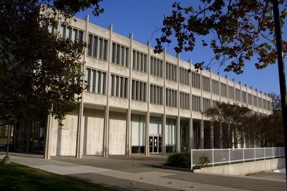 The Meyer L. and Anna Prentis Building is supported by pillars and exemplifies Yamasaki's use of vertical lines. 